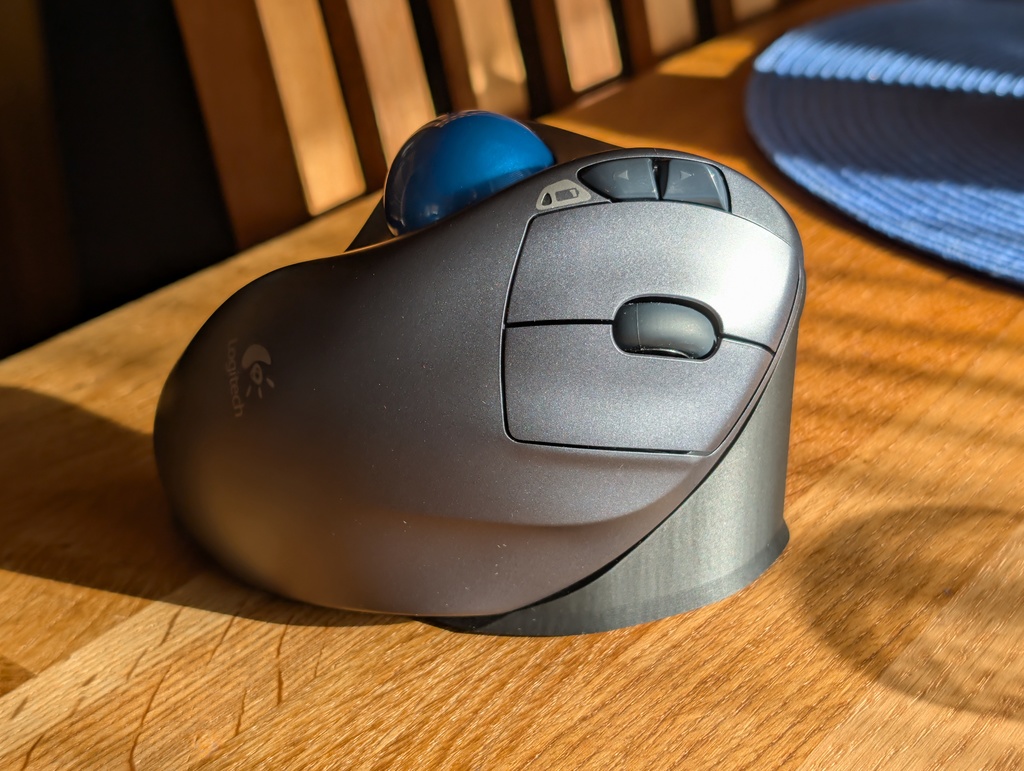 Подставка для TrackBall Logitech M570