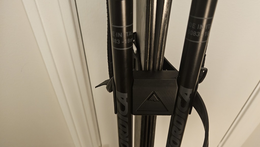 Клипса для крепления лыжных палок