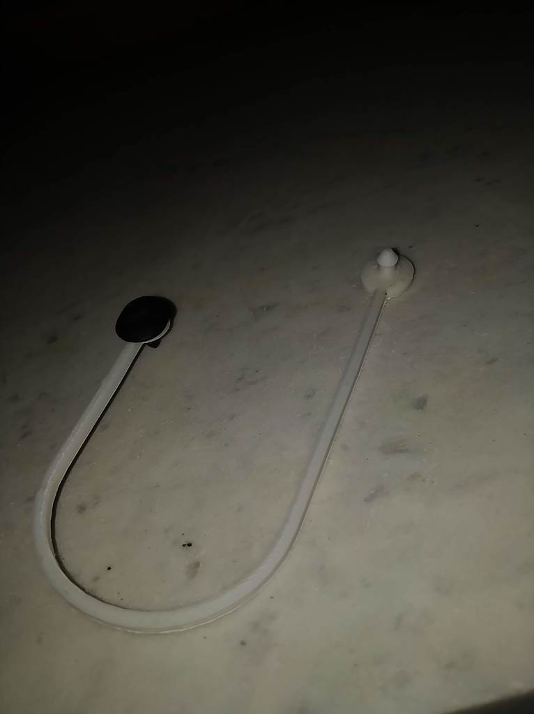 Поездка на Mercedes Vito W639: Ремень для крышки бензобака