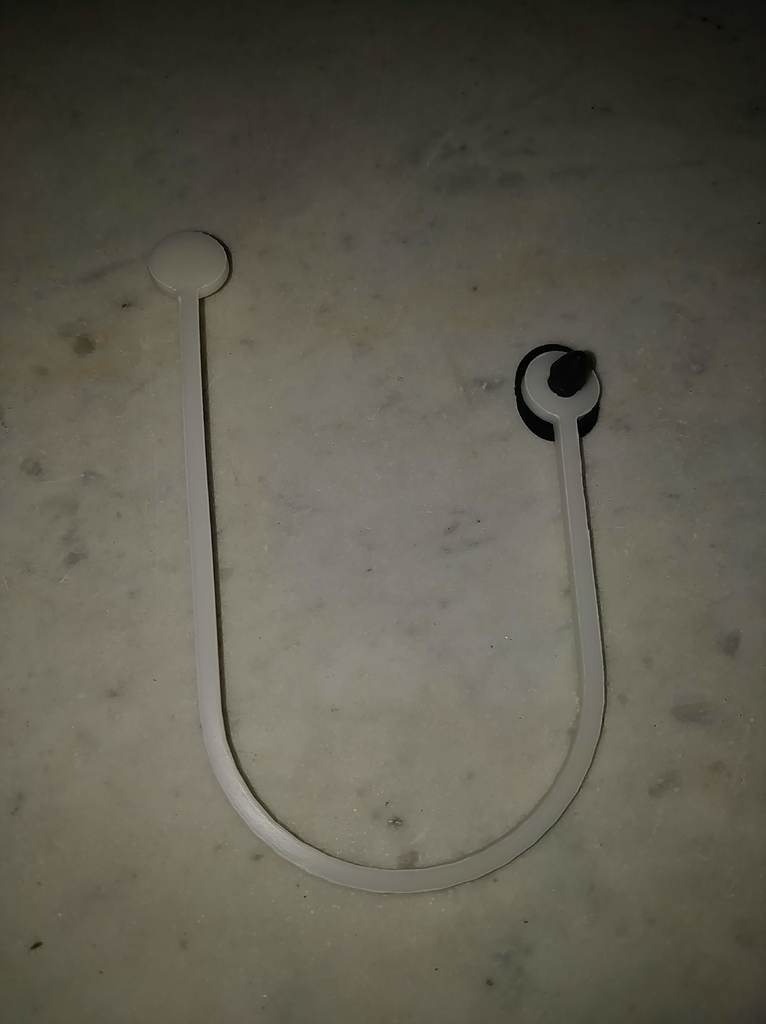 Поездка на Mercedes Vito W639: Ремень для крышки бензобака