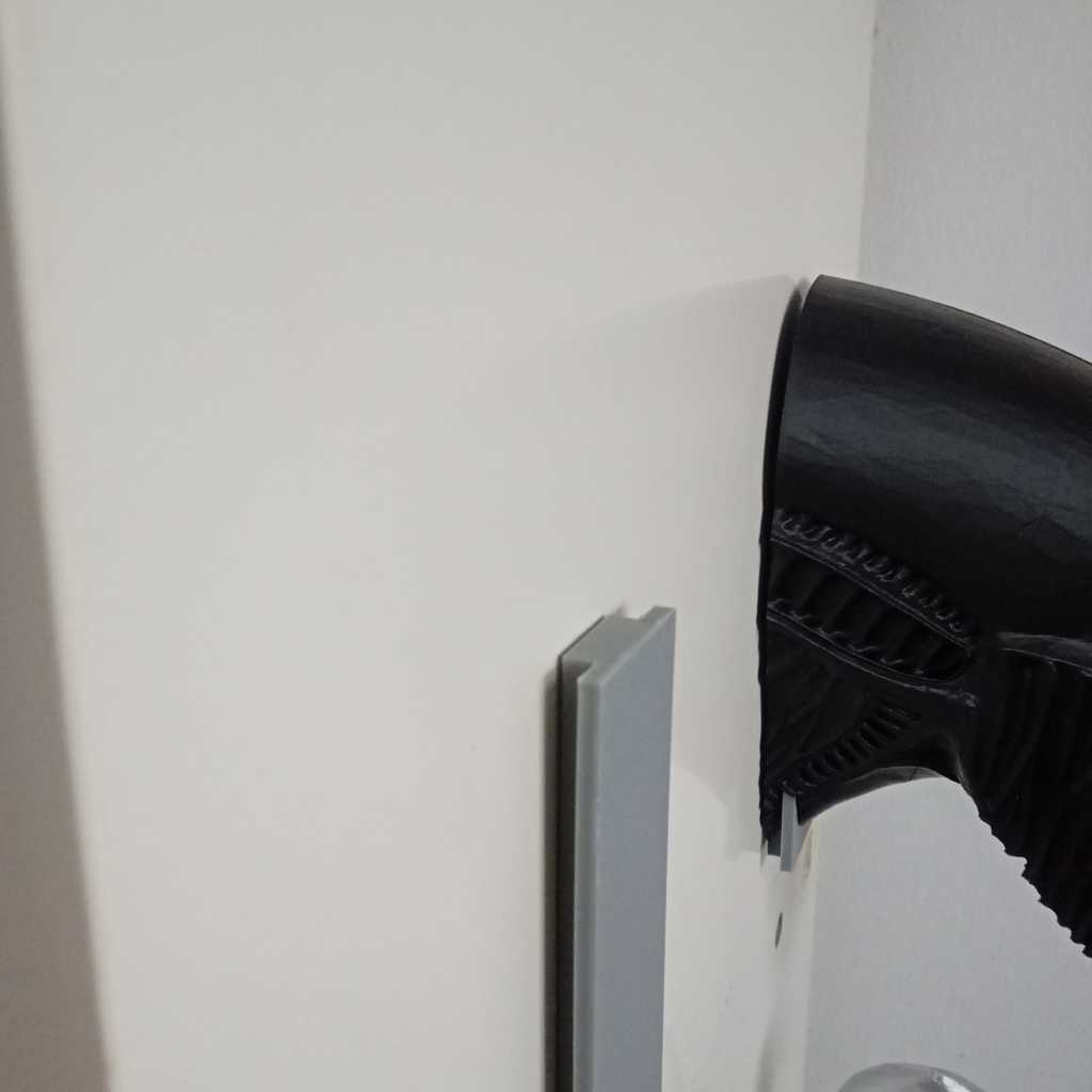 Голова существа для крепления на стену