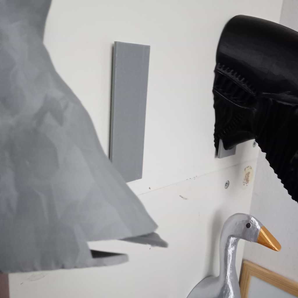 Голова существа для крепления на стену