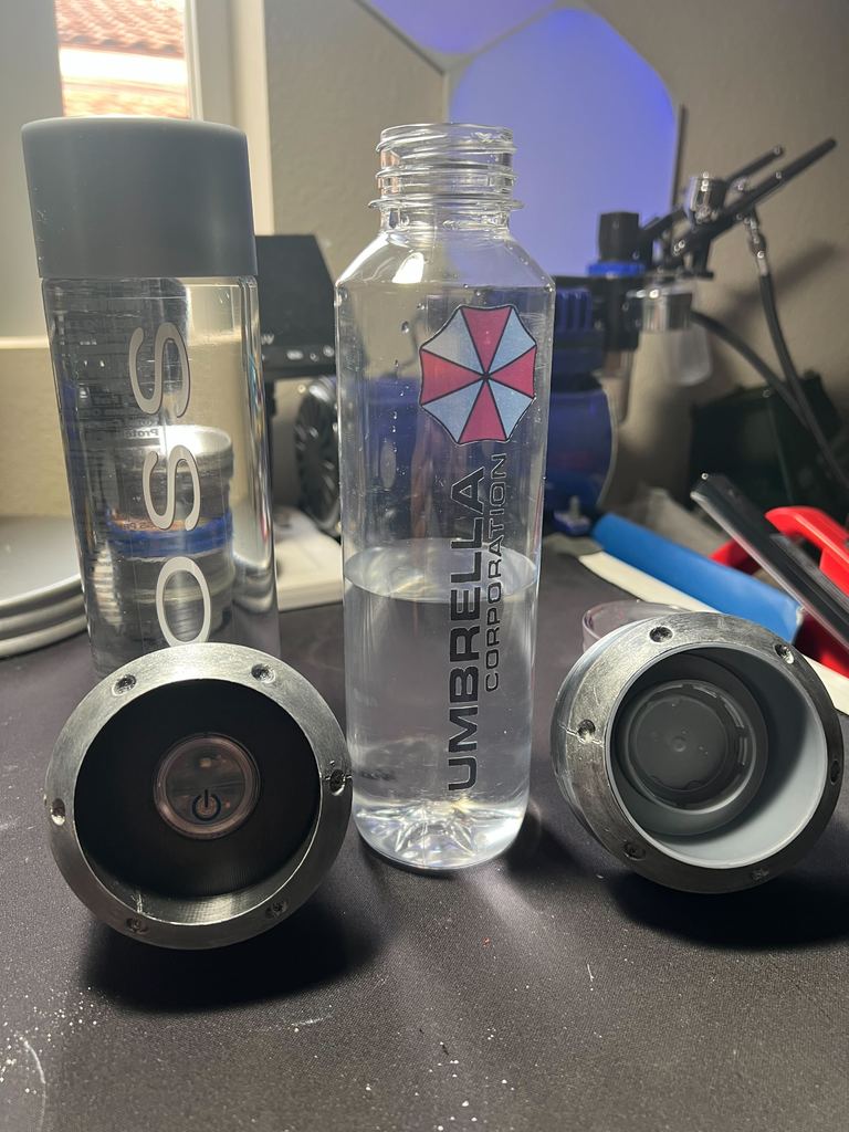 Светящаяся бутылка Voss с контейнером T-Virus