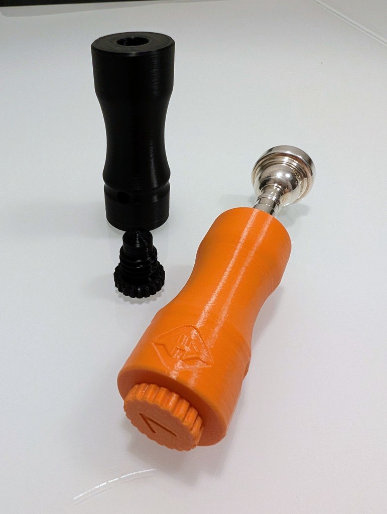 Тренажер для губной техники на трубе