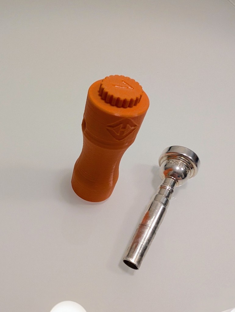 Тренажер для губной техники на трубе