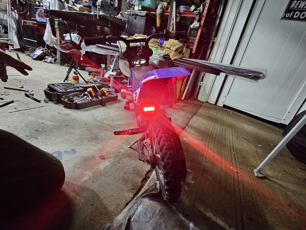 Система освещения и батареи для Razor MX125