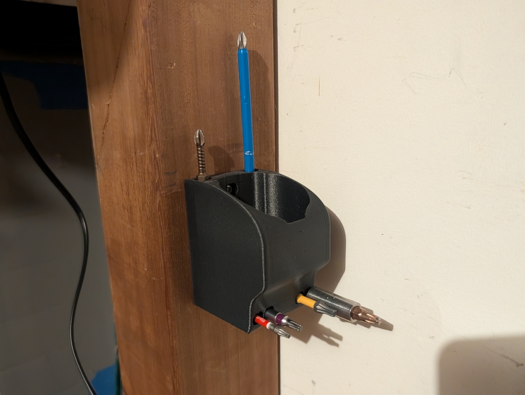 Крепление для аккумуляторного драйвера DeWalt DCF682