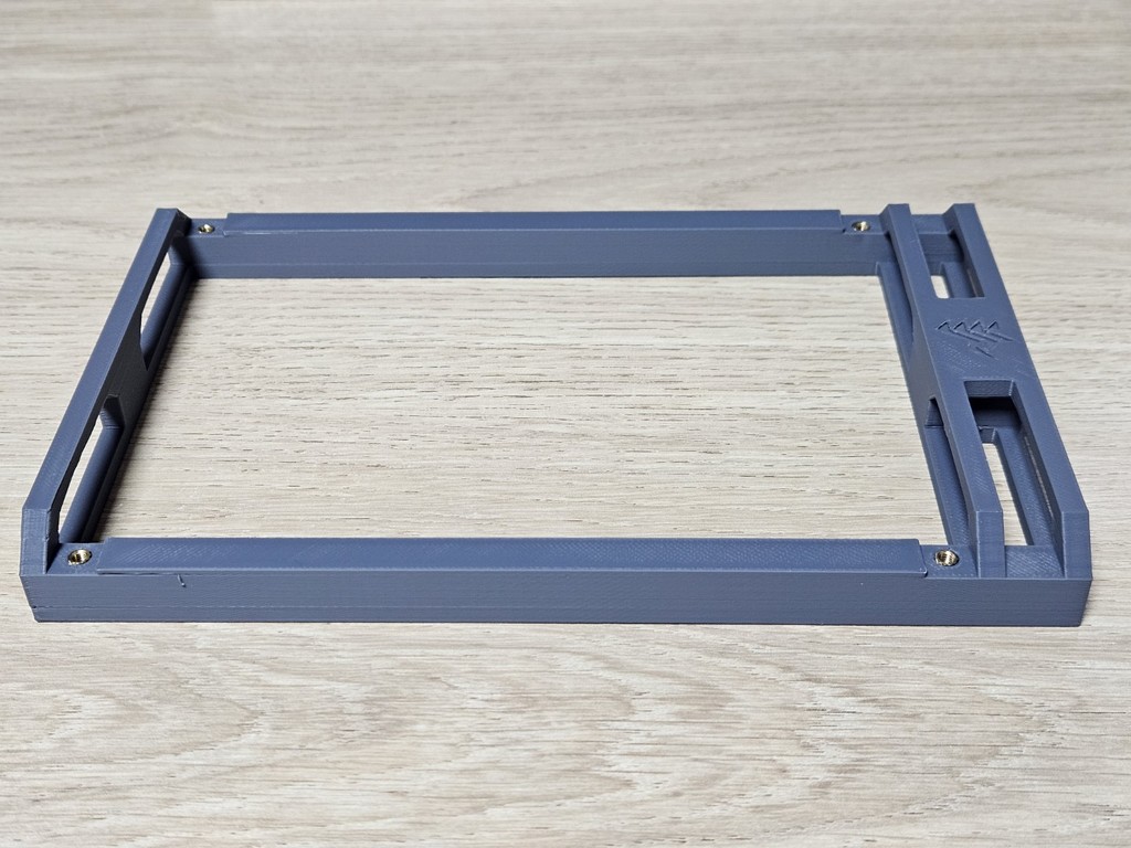 Простой корпус для 7-дюймового HDMI дисплея-C (1024x600)