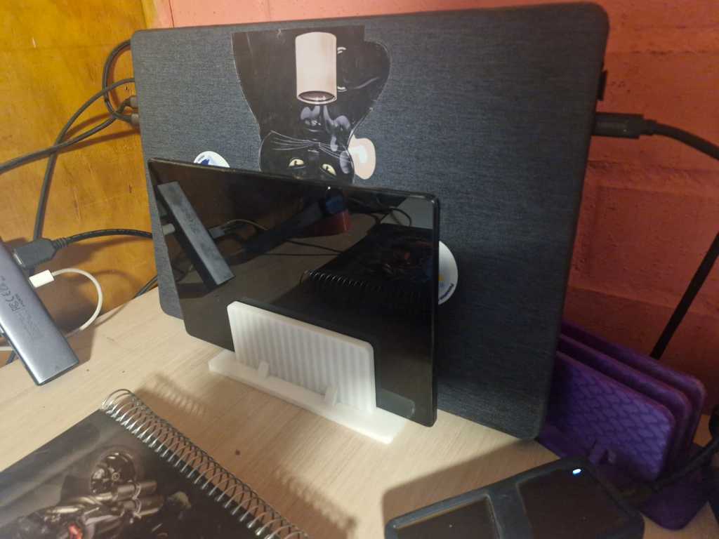 MacBook Pro 16" 2024 с чехлом + Samsung SM-X200