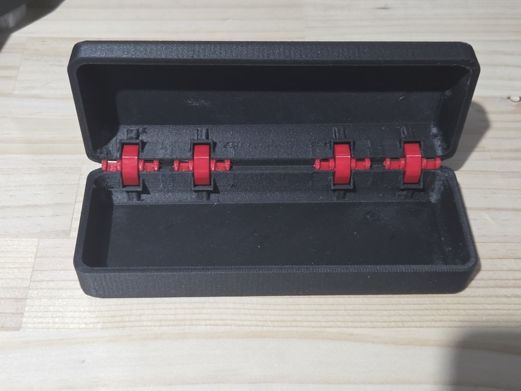 Вставка для кейса с пружинной защелкой