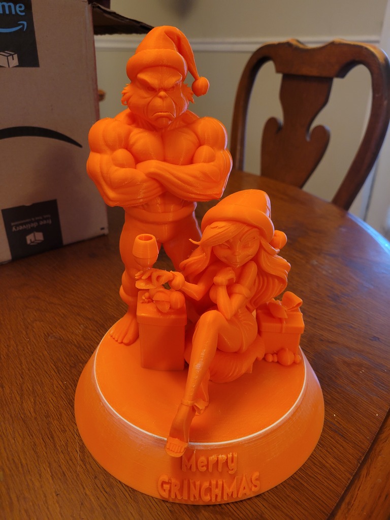 Модель Гринча для настольного декора