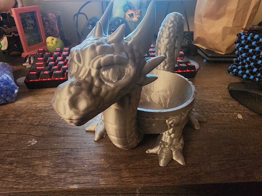 Чаша с драконом и ручкой