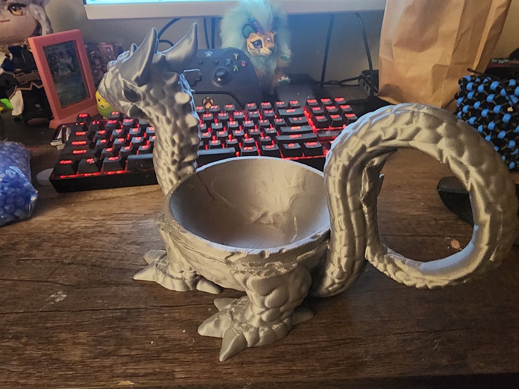 Чаша с драконом и ручкой