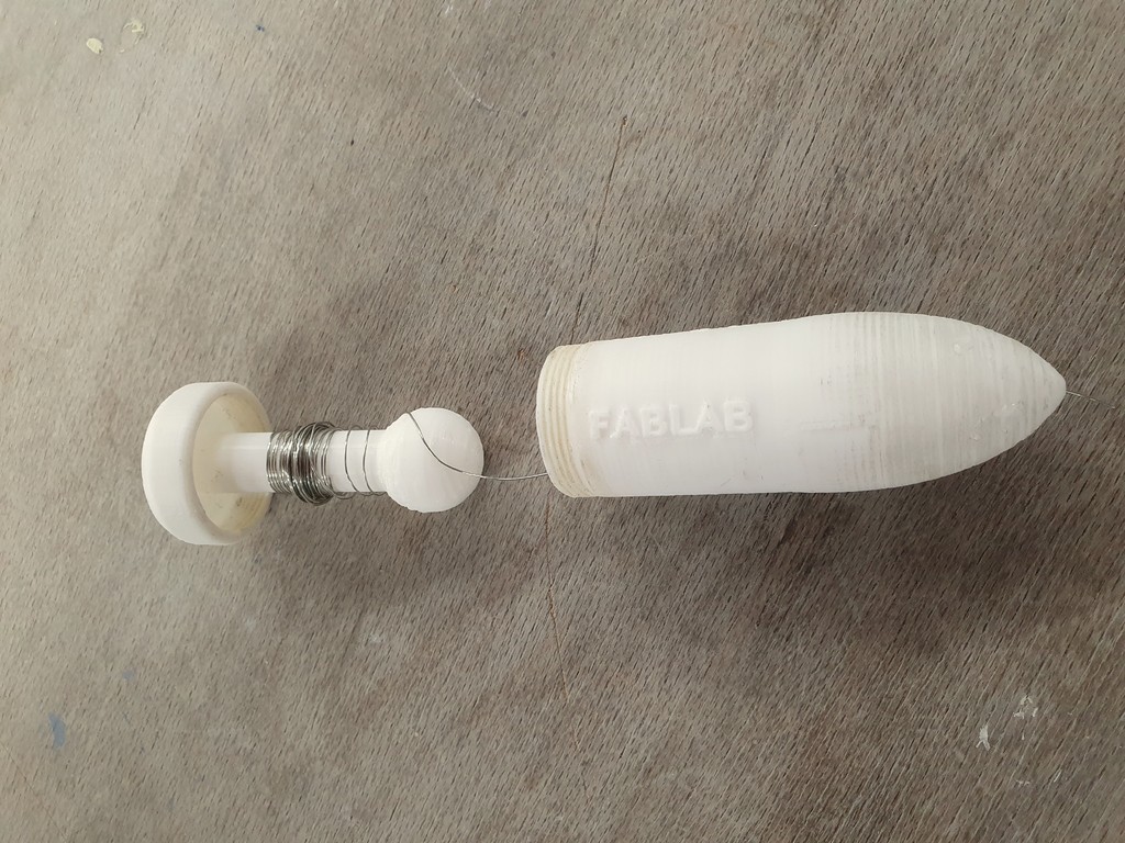 Инструмент для подачи припоя в виде ручки