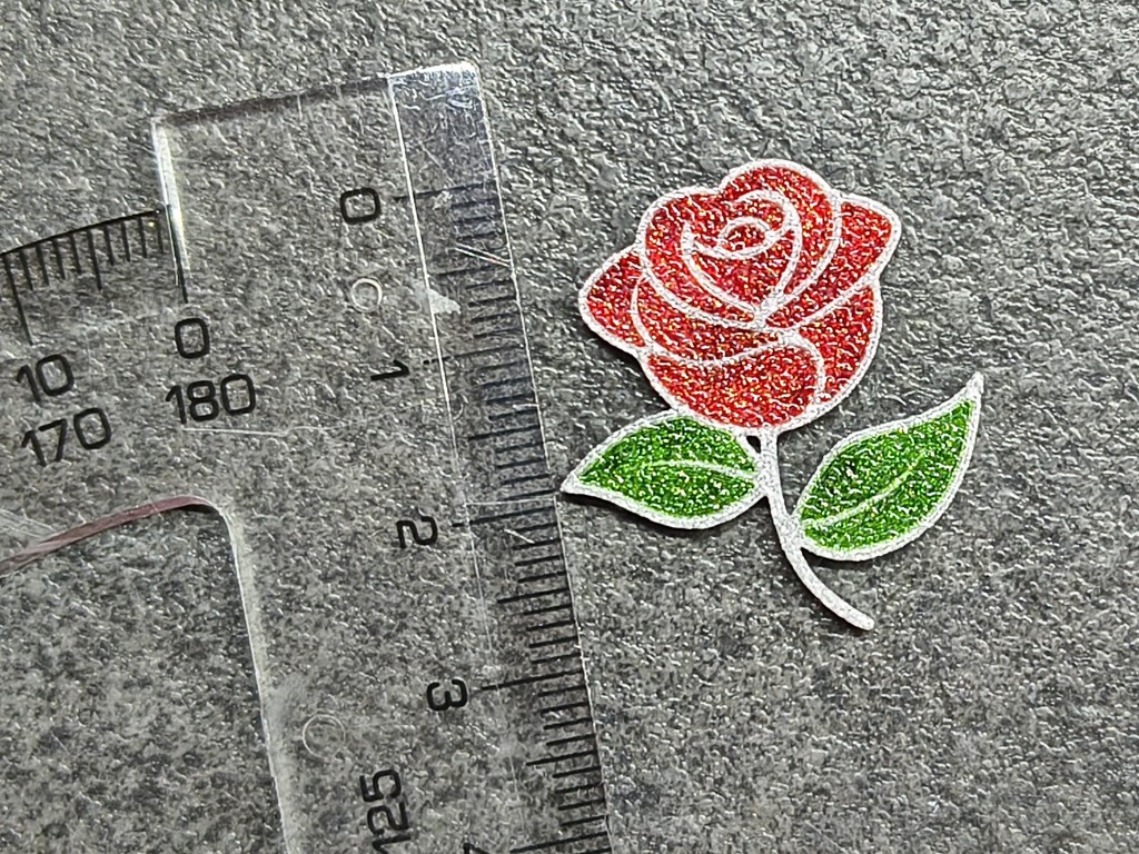 Элегантная брошь-булавка в форме розы