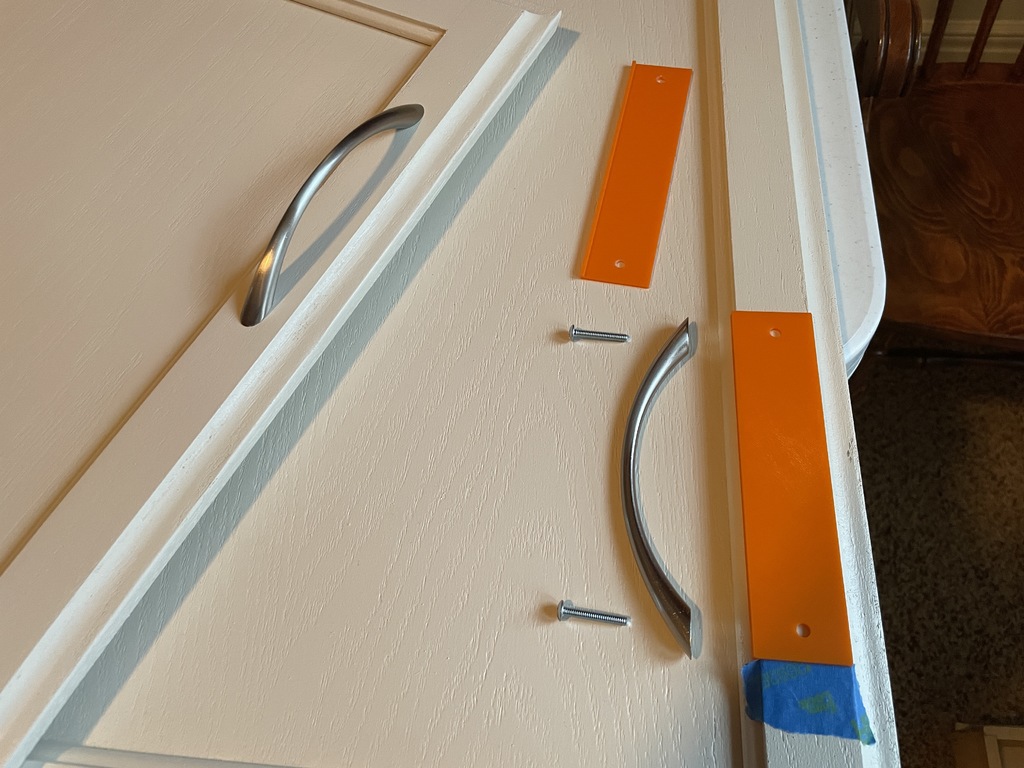 Шаблоны для сверления дверей и ящиков шкафа