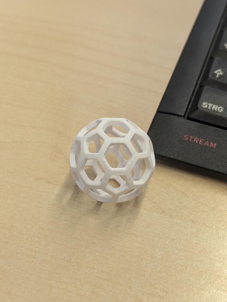 Пустой футбольный мяч