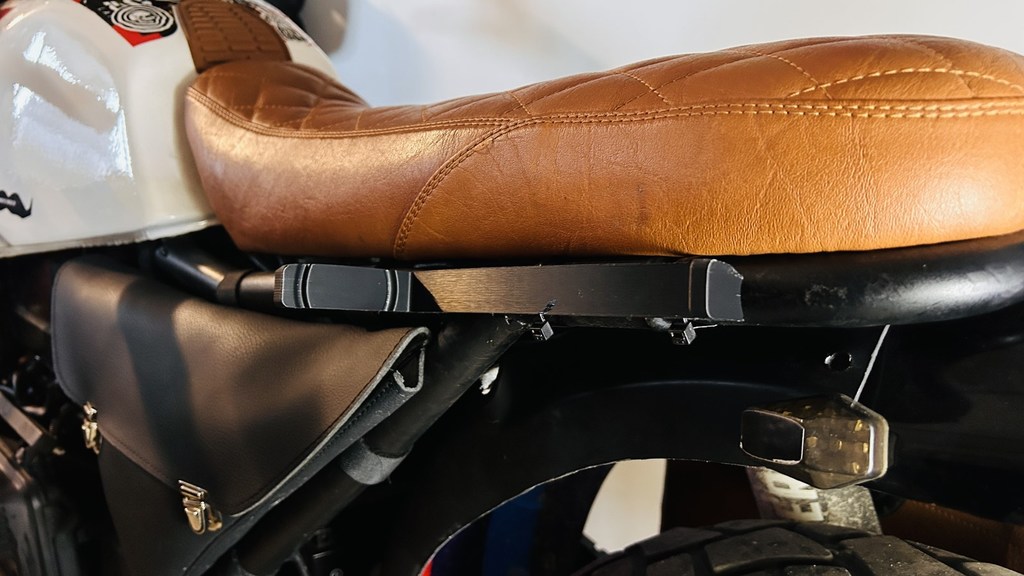 Крепление для мотоцикла под банки Monster Energy 16oz