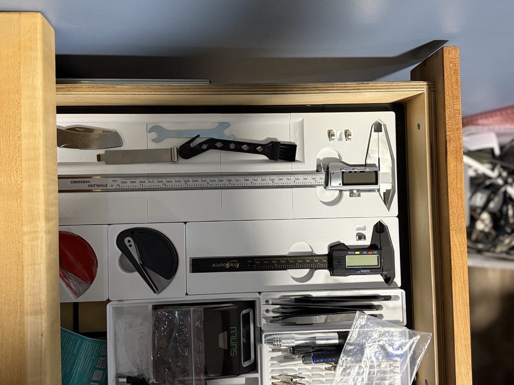 Держатель для цифрового штангенциркуля 300 мм Gridfinity