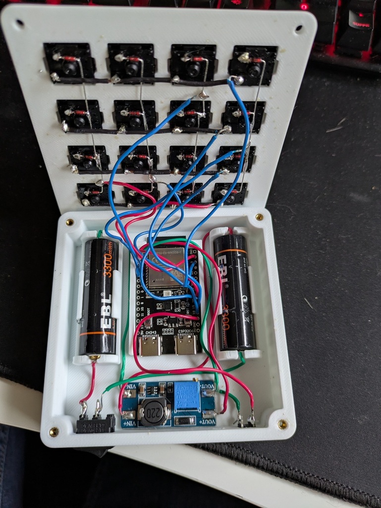 Zigbee Macropad на 16 кнопок с ESP32C6