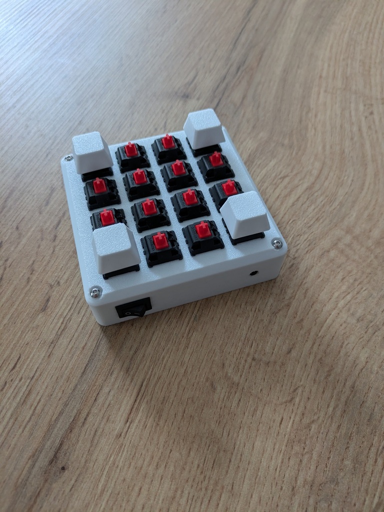 Zigbee Macropad на 16 кнопок с ESP32C6