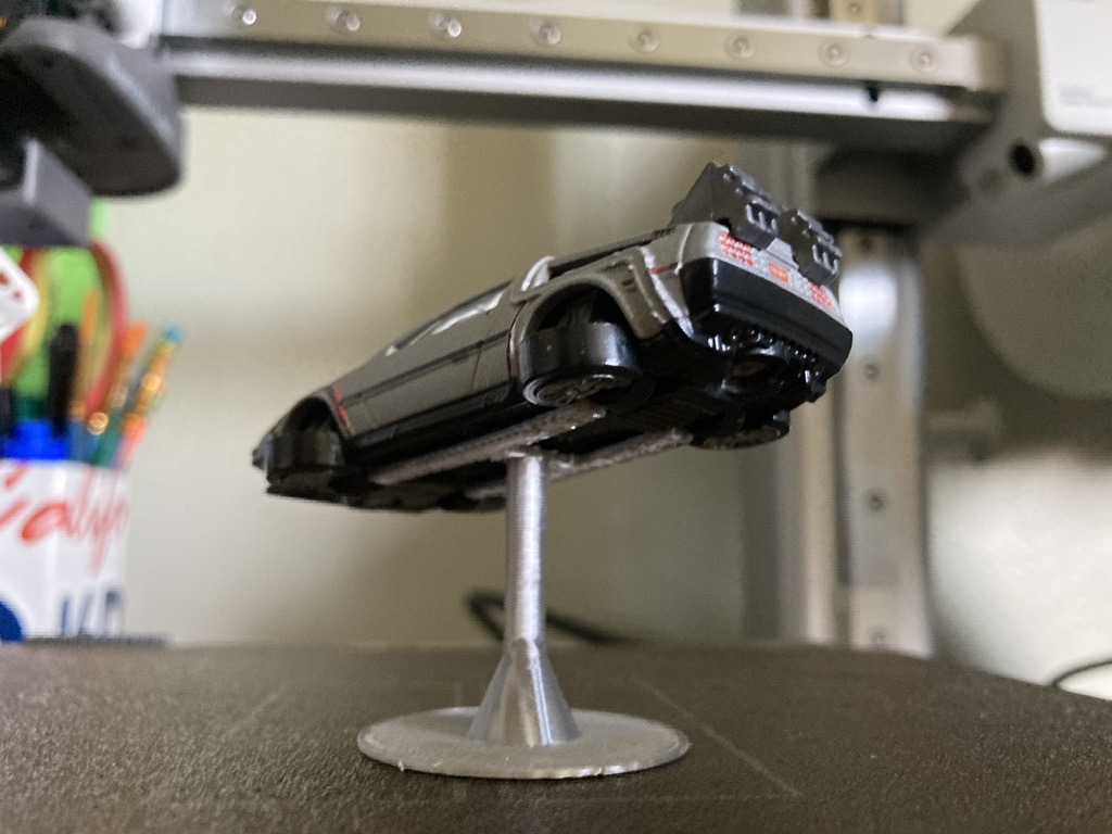 Подставка для DeLorean из Hot Wheels