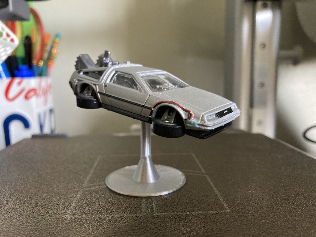Подставка для DeLorean из Hot Wheels