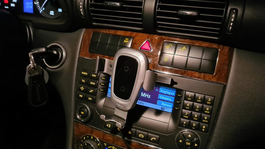 Держатель для телефона в слоте CD Mercedes Classe C W203