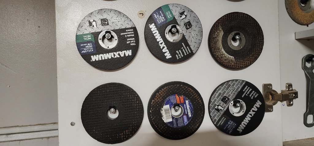 Крюк для винтового крепления