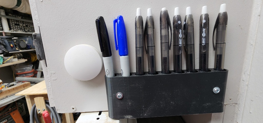 Подставка для ручек в шкафу