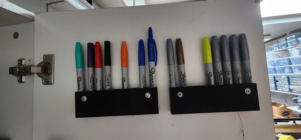 Подставка для ручек в шкафу