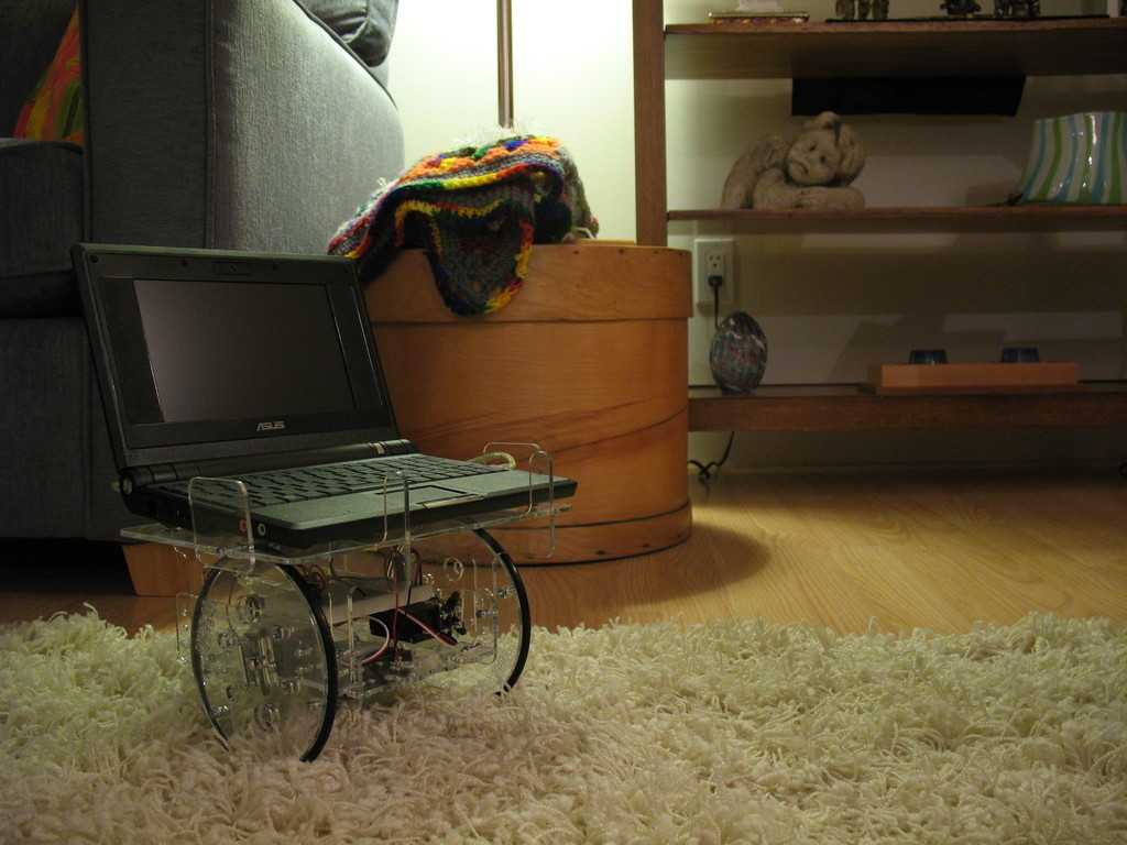 Столик для ноутбука для сервобота на Arduino (SERB)