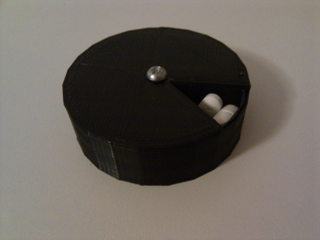 Контейнер для таблеток на несколько дней