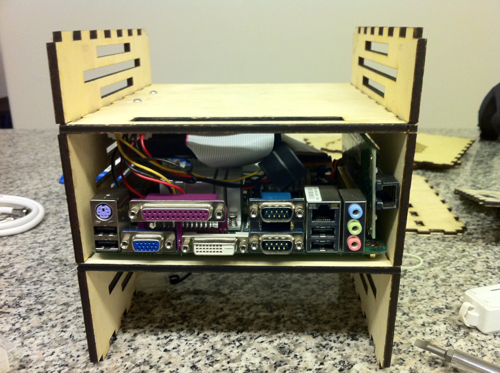 Корпус для маршрутизаторов и сетевых устройств