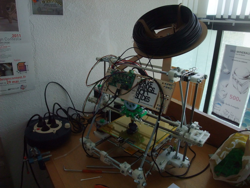 Подвесной держатель для катушек