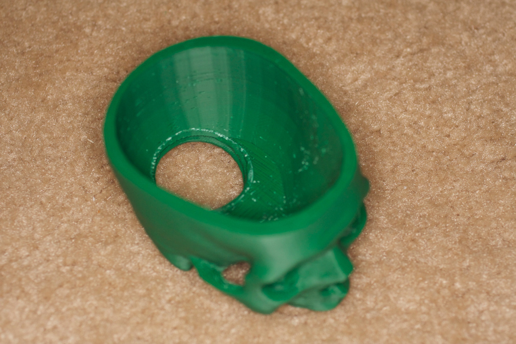 Скульптурная копилка в форме черепа