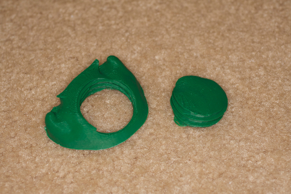 Скульптурная копилка в форме черепа