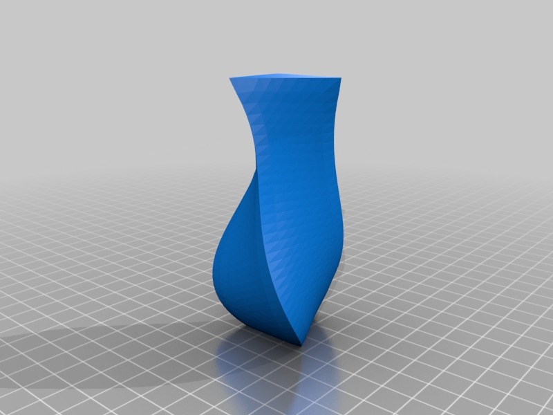 Изящная ваза с треугольным дизайном