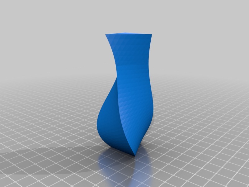 Изящная ваза с треугольным дизайном