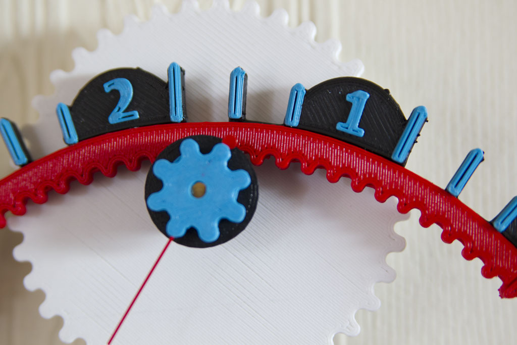 Часы с механизмом и номерами